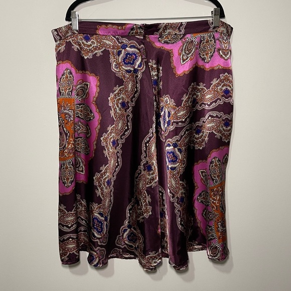 Annalee+Hope Women’s purple Paisley style flowy Skirt in size 2X - Picture 4 of 8